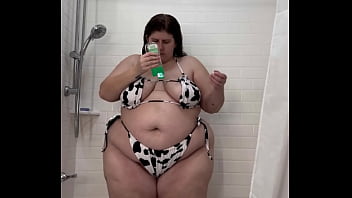 hd luxuriousbbws oiled up hucow masturbating in the shower porn