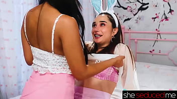 hd sheseducedme лесбийская охота за пасхальными яйцами porn