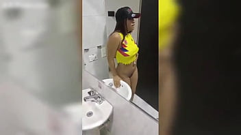 hd 残念だけど君はコロンビアのサッカーチームのファンなんだねセックスしてもいいかな porn