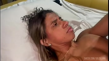 hd モーテルで黒人の興奮した男とおいしい寝取られ撮影をしている妻は黒人の男のペニスに射精し復讐として顔や体中に射精した寝取られ男は我慢できず口の中に射精した porn
