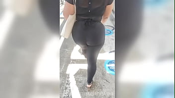 hd bigass mature woman wearing leggings on the street porn