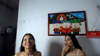 hd dos chicas calientes me dan una mamada pov y se tragan toda mi leche en su cara porn