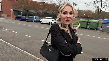 hd i meet a blonde girl in the middle of the street and we fuck in public porn