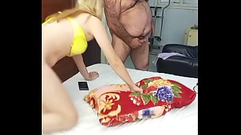 hd молодая девушка пришла с вечеринки желая отдать это мужчине porn