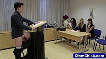 hd 服を着たベイビーは屈辱を与える porn